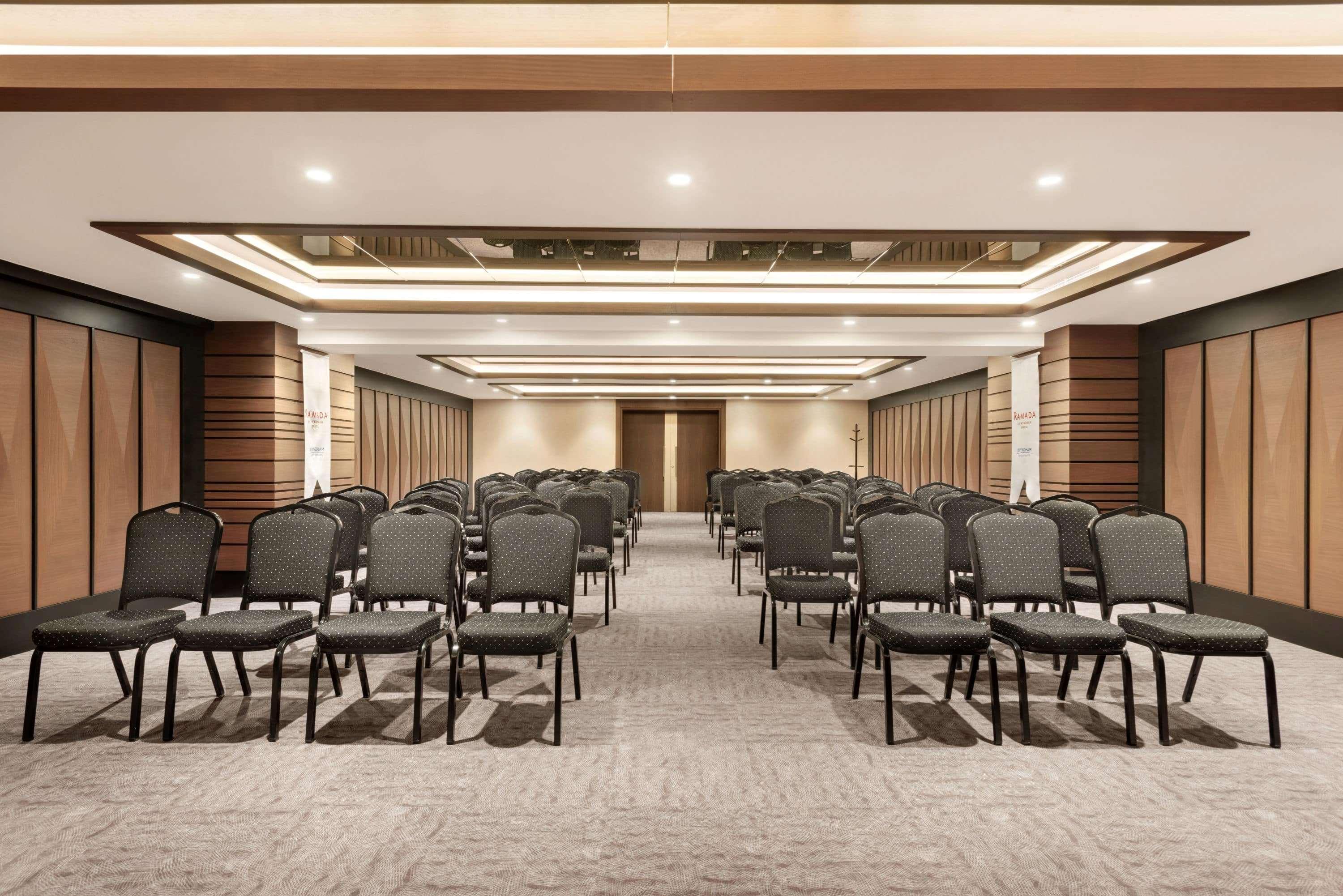 Ramada By Wyndham Isparta Esterno foto