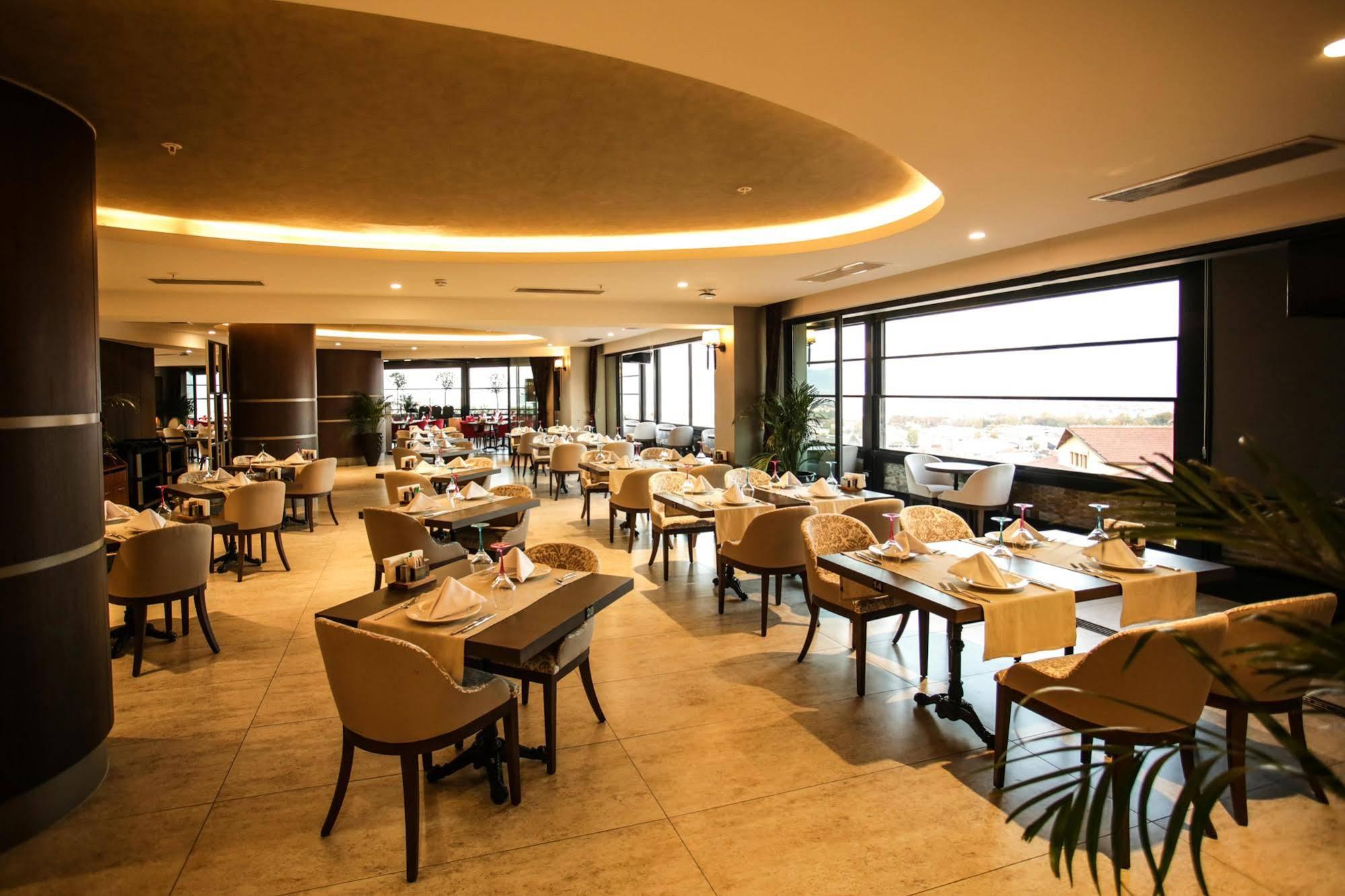 Ramada By Wyndham Isparta Esterno foto