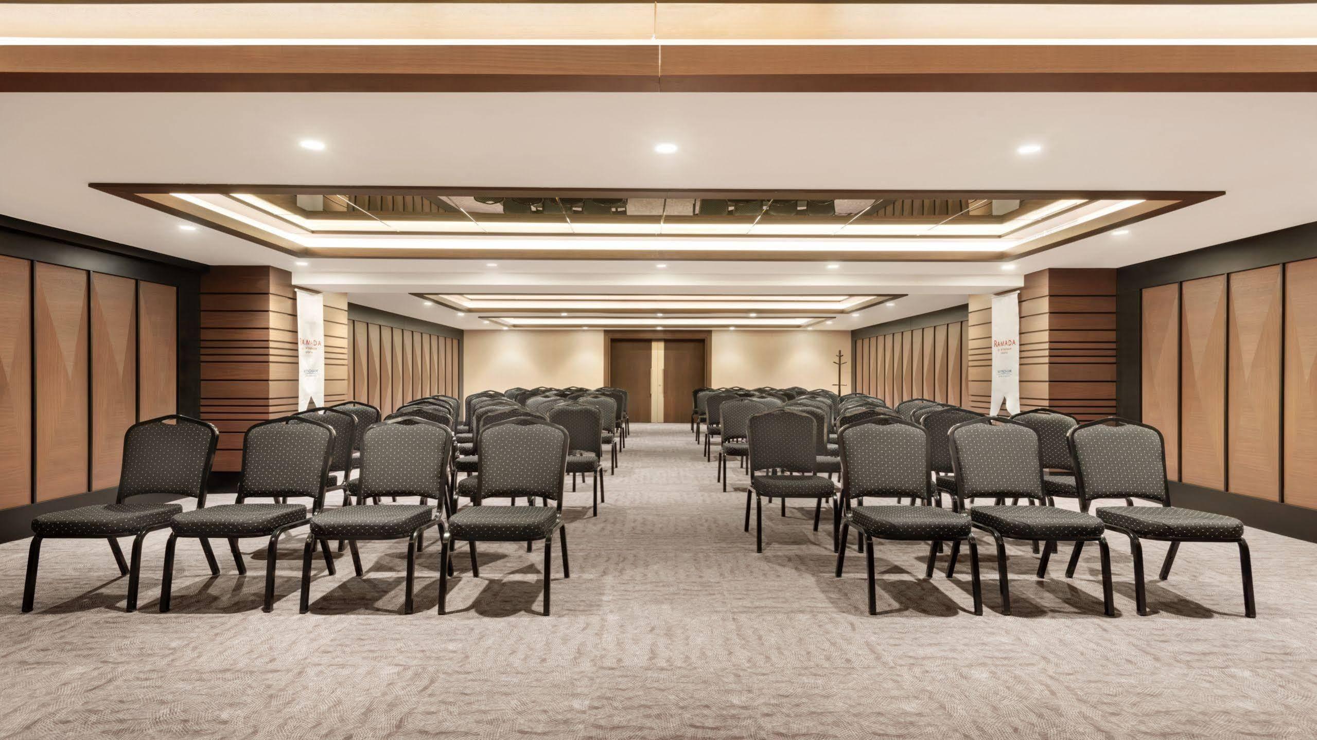 Ramada By Wyndham Isparta Esterno foto